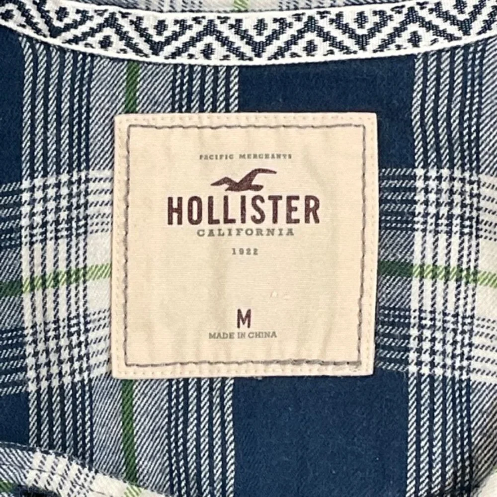 HOLLISTER Blue Plaid Long Sleeve Flannel Shirt - Size Medium
